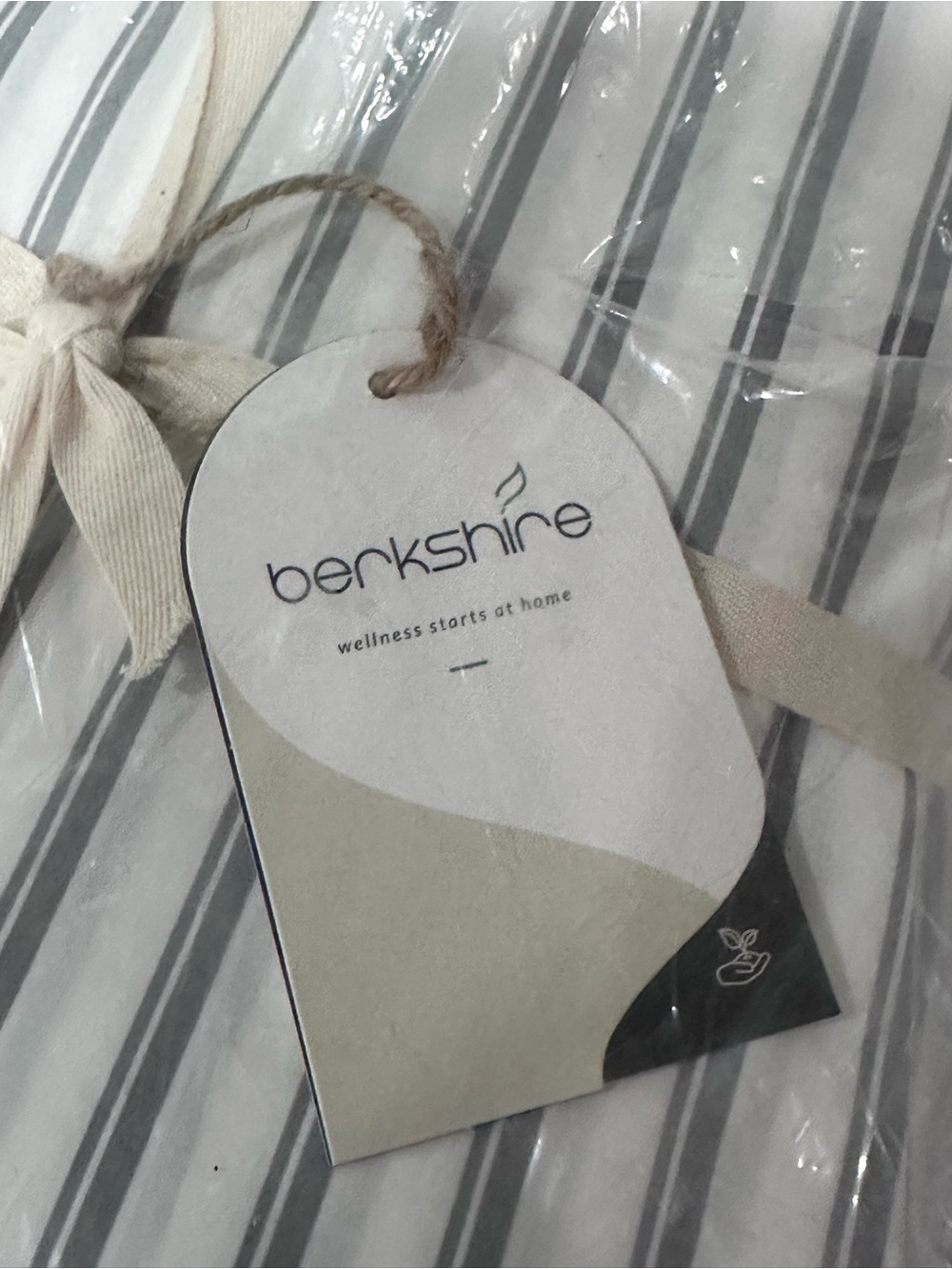 Berkshire 100% Organic Cotton King Size Duvet & Sham Set Grey Stripe NWT - Picture 3 of 5